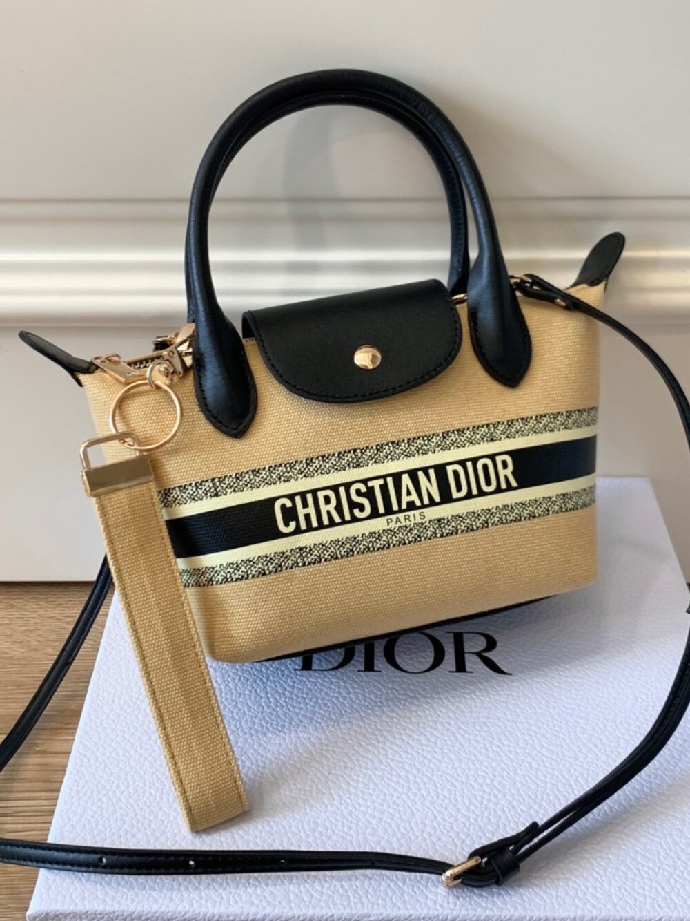 DIOR PARIS LIMITED EDITION MINI BAG { GWP ]